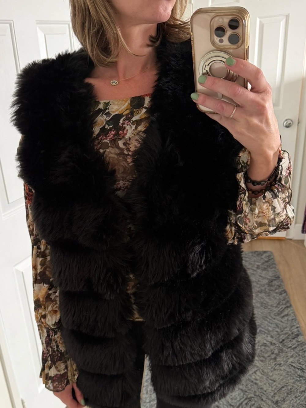 Daniel Black Faux Fur Vest Size L Soft Plush Sleeveless Jacket With Pockets